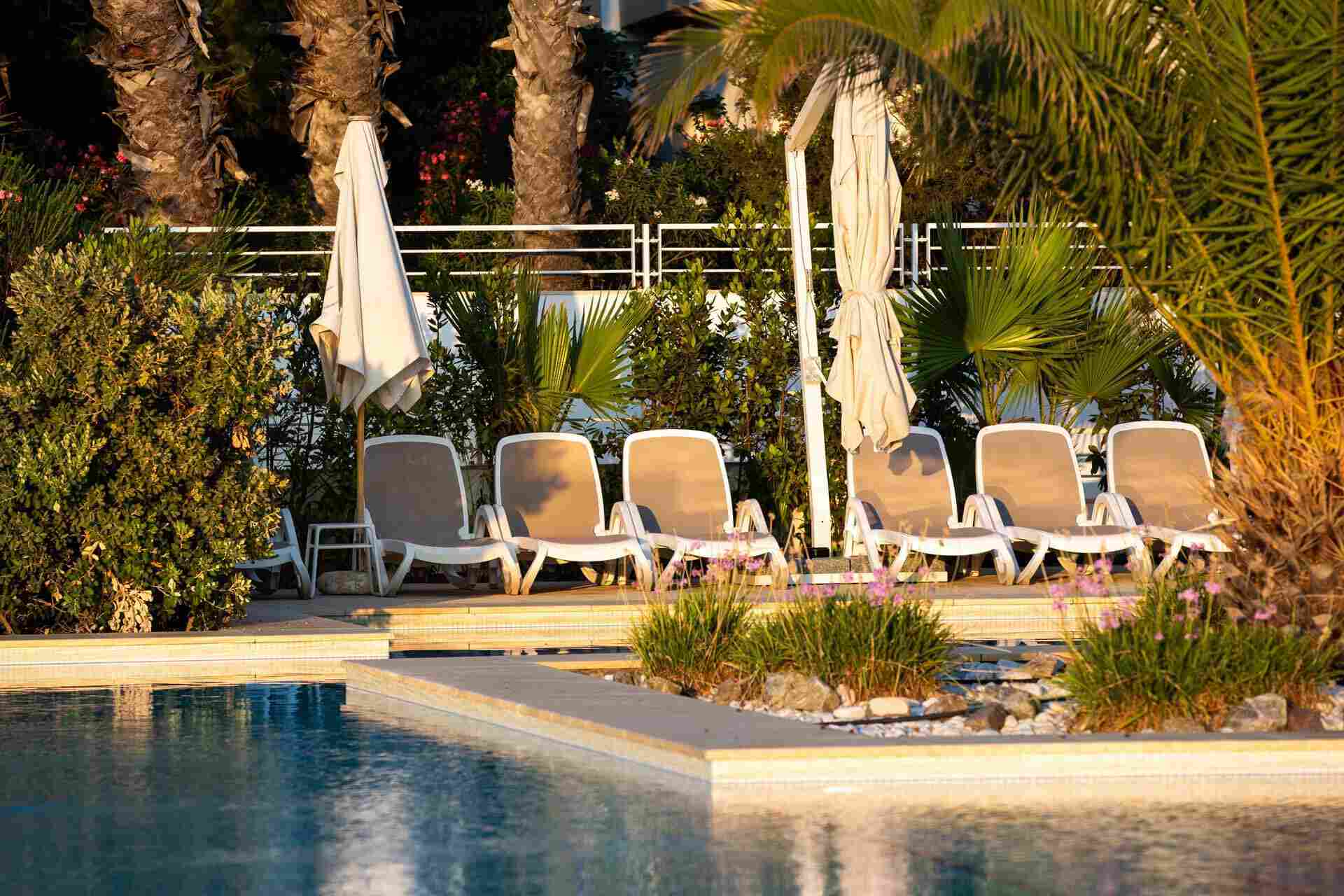 salini-resort-malta-infinity-family-pool-02-def